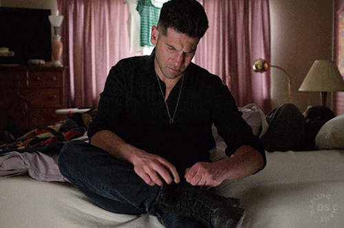 Frank Castle In The Punisher | 2x01 Roadhouse Blues