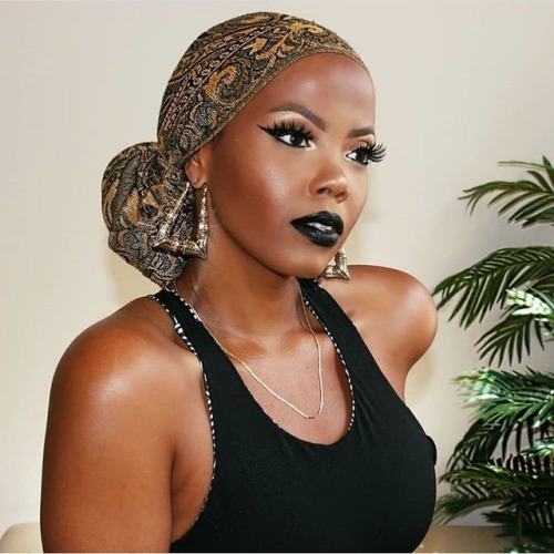 BEAUTIFUL! @pinkvalenciaga_ #wrapyourcrownwesnesday  www.instagram.com/curlswithlove/p/BpC1l