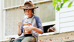 gifshows-blog: THE WALKING DEAD REWATCH • 6 GIFS PER EPISODE4x09 “I don’t need