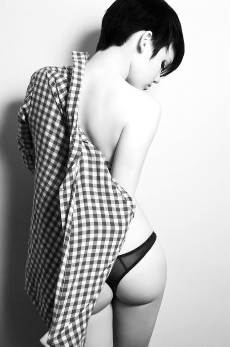 Feathercut & Naked Skin