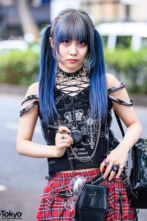 Gravure idol Ame and Japanese pop idol Roku on the street in Harajuku with colorful hairstyle and fa