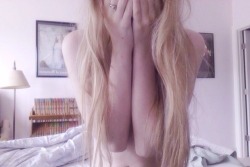 k-leidoscope:  assez-pale:   plant/pale     