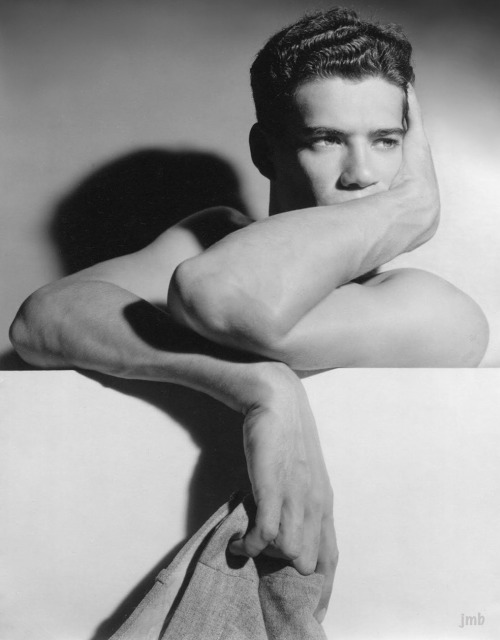 PotD_1839_George Platt Lynes : Robert McVoy 1941