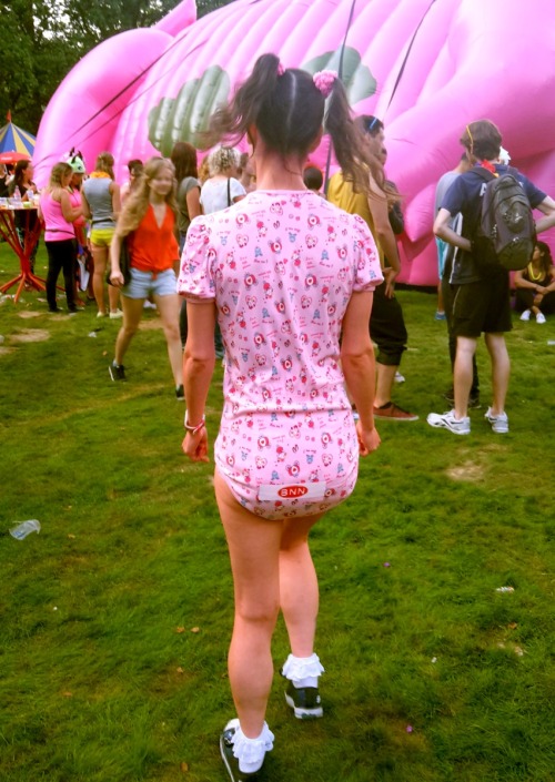 I am at the bouncy castle festival againAnd someone put a sticker on my diaper bottom :-PSee 14 pics on my cute blog:https://abdlgirl.com/2016/09/06/i-am-having-another-bouncy-day-14-pics/Xx Emma