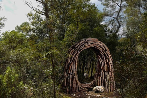 jedavu:  Forest Sculpture by Spencer Byles   This is seriously cool! Someone take me here!