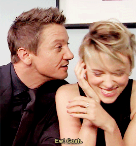 romanoffbartons:  Jeremy Renner and Scarlett Johansson play Telephone on Jimmy Kimmel Live - 04.13.15