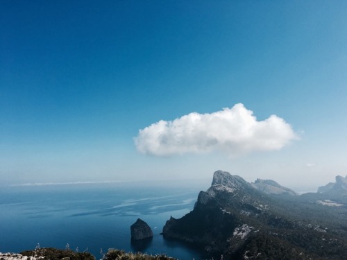 nakedly:The view i saw from a lighthouse // instagram @annikabansal