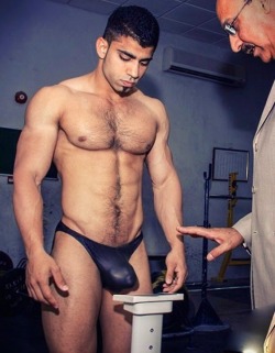 workenit:Hot body n yummy bulge