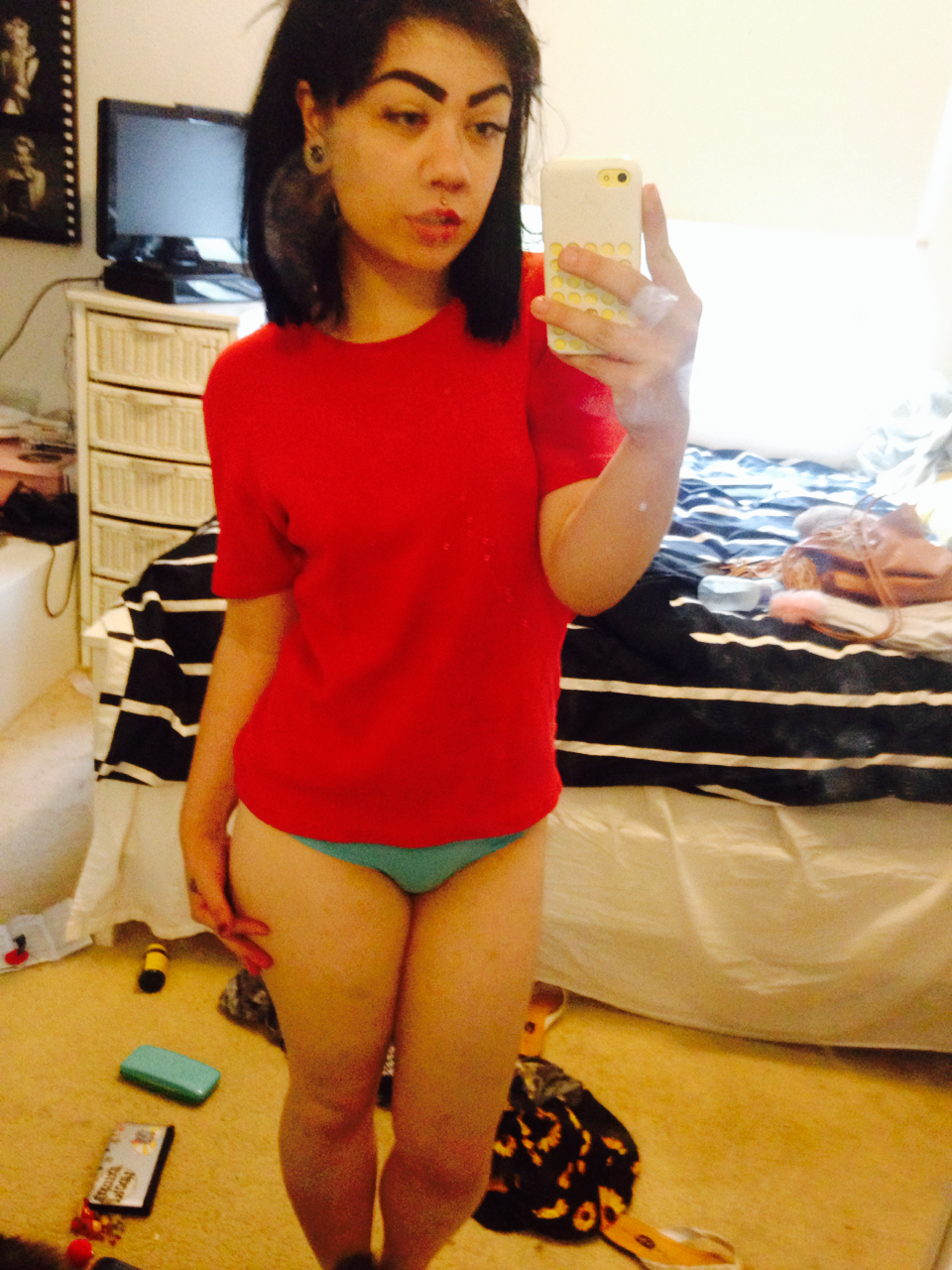 burnedoutbabe:  dirty mirror still