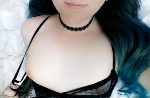 misswylde:  lil choker    still reblogging old faves and realizing that all of my cute lingerie and chokers are missing