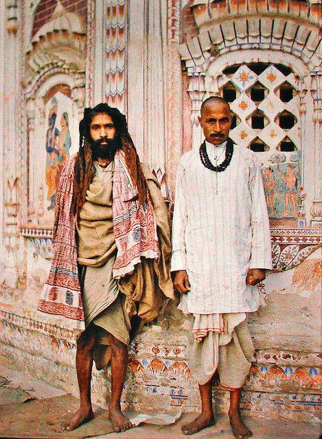 men should wear skirts!this Indian me do it perfect! what awesome styles!