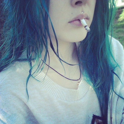 the-m0urning-sun:  ☽ Trust no one ☾