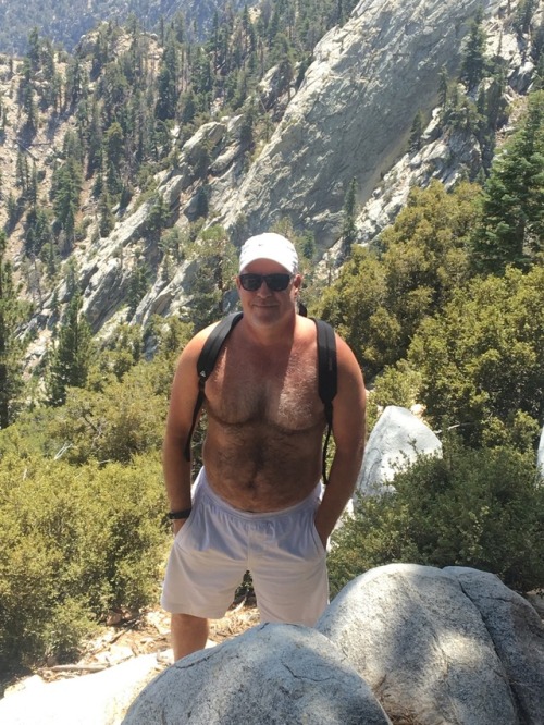 haraemon: pstraveler: Palm Springs 2018 今流行りの裸で登山だね Very nice hot wish I was on that mountain climbi