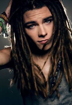 around-my-dream:  Can my boyfriend have long hair or dreads, please? 😍❤ 