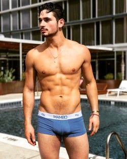 hotfamousmen:  Alan Bersten