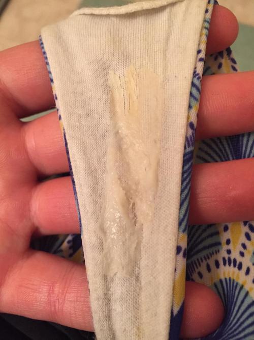 scentofpanties: (via [selling] [gusset peek] I was surprised by how creamy this thong was, so I deci