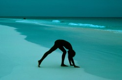 federer7:  1976, Bahamas, for Glamour USA, illustration for exercise © Frank Horvat