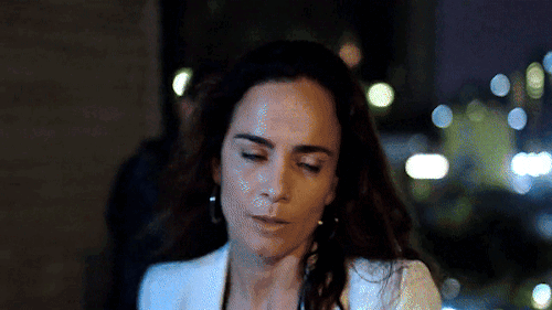 Alice Braga And Peter Gadiot As Teresa Mendoza And James Valdez In QUEEN OF THE SOUTH 2x03 || 5x02