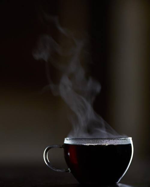 noelbarnhurst:  Steam is beautiful on a chilly morning.  #breakfasttime #coffee #coffeetime #food #steam #lightandshadow #feedfeed #morning #goodmorning #chilly #foodphotography #photographer #naturallight