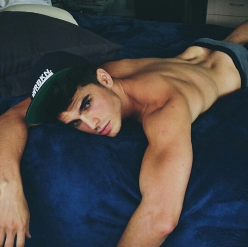 https://gay-is-so-cuuute.tumblr.com/post/131441791081