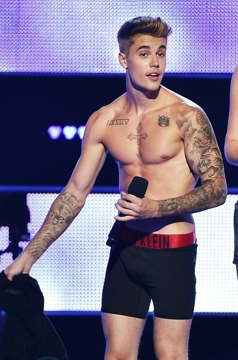 XXX vjbrendan:  http://www.vjbrendan.com/2014/09/justin-bieber-strips-to-his-underwear.html photo