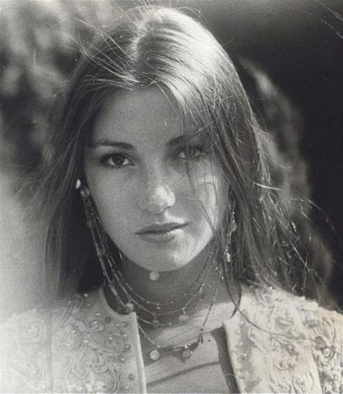 heroinsight:  Jane Seymour, 1972    porn pictures