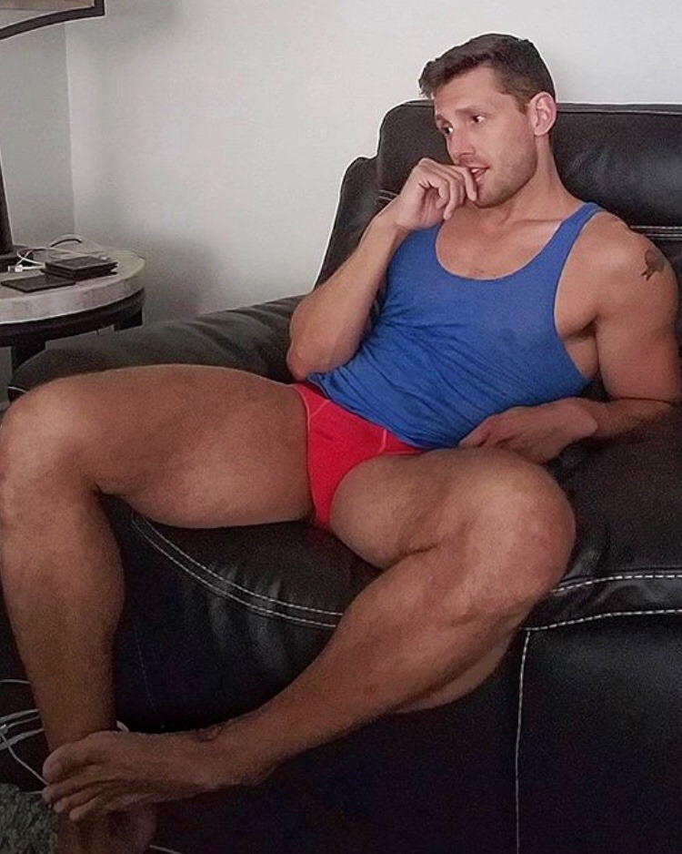fuckyeahmalefeet:  ≡