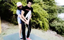 ramsyas:  make me choose » mcayevoy asked: bring me the horizon or pierce the veil 