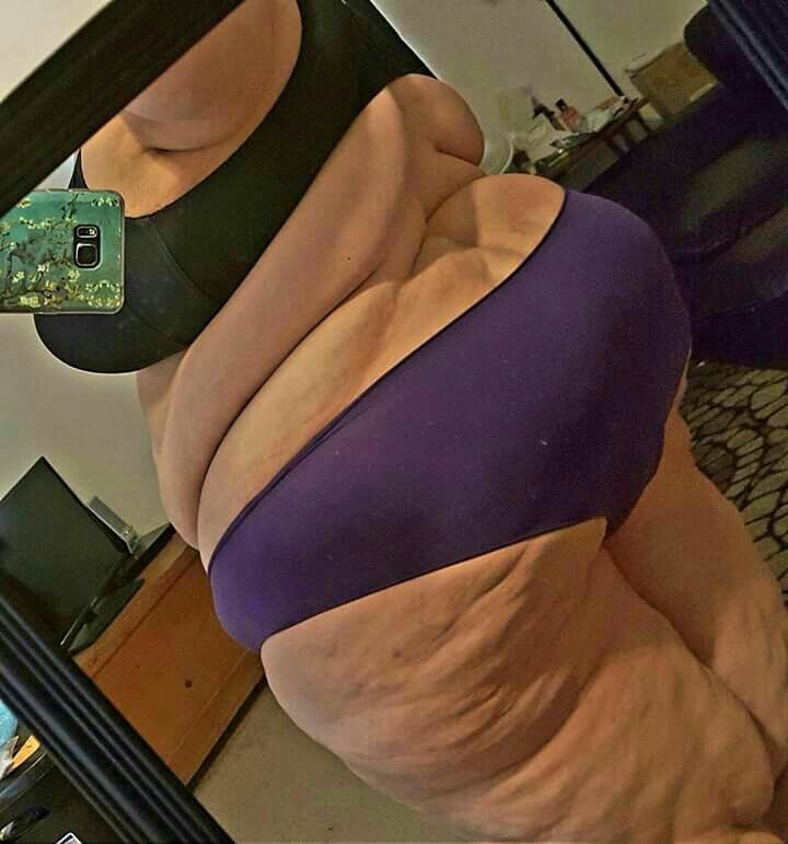 vinny2007:  vaboi82:  #bbw #ass #fatthighs #fat #plumper  She’s getting ready to
