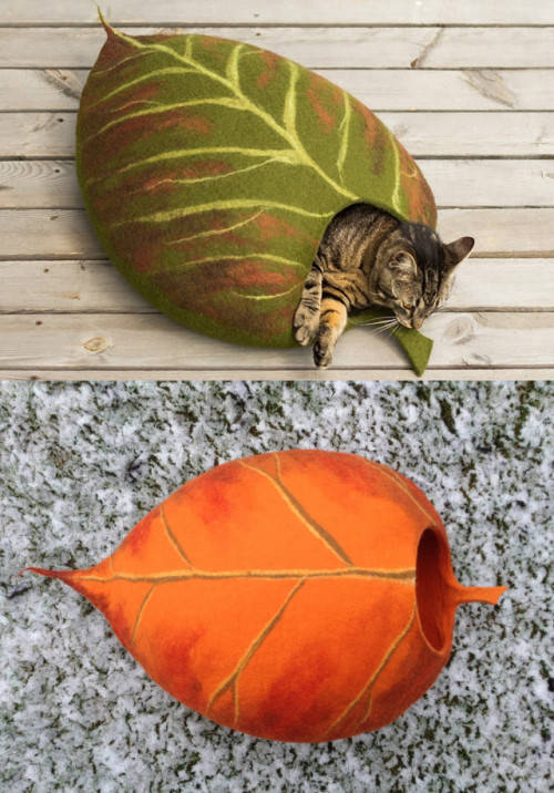 jumpingjacktrash:muchadoeaboutnothing:sosuperawesome:Handmade Felt Cat Caves, Beds and Baskets by el