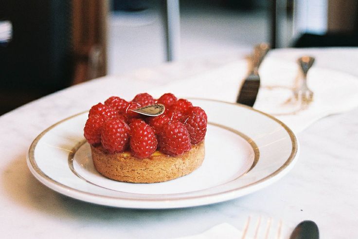 algoll:  Ladurée by Lillian Wilkie on Flickr.