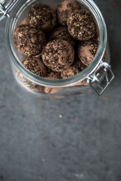 confectionerybliss:Are You Nuts Chocolate Powerballs | Cook Republic