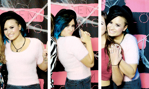 burrowjoe:  Demi Lovato at her meet and greet in Montreal, Quebec on October 19, 2014.  