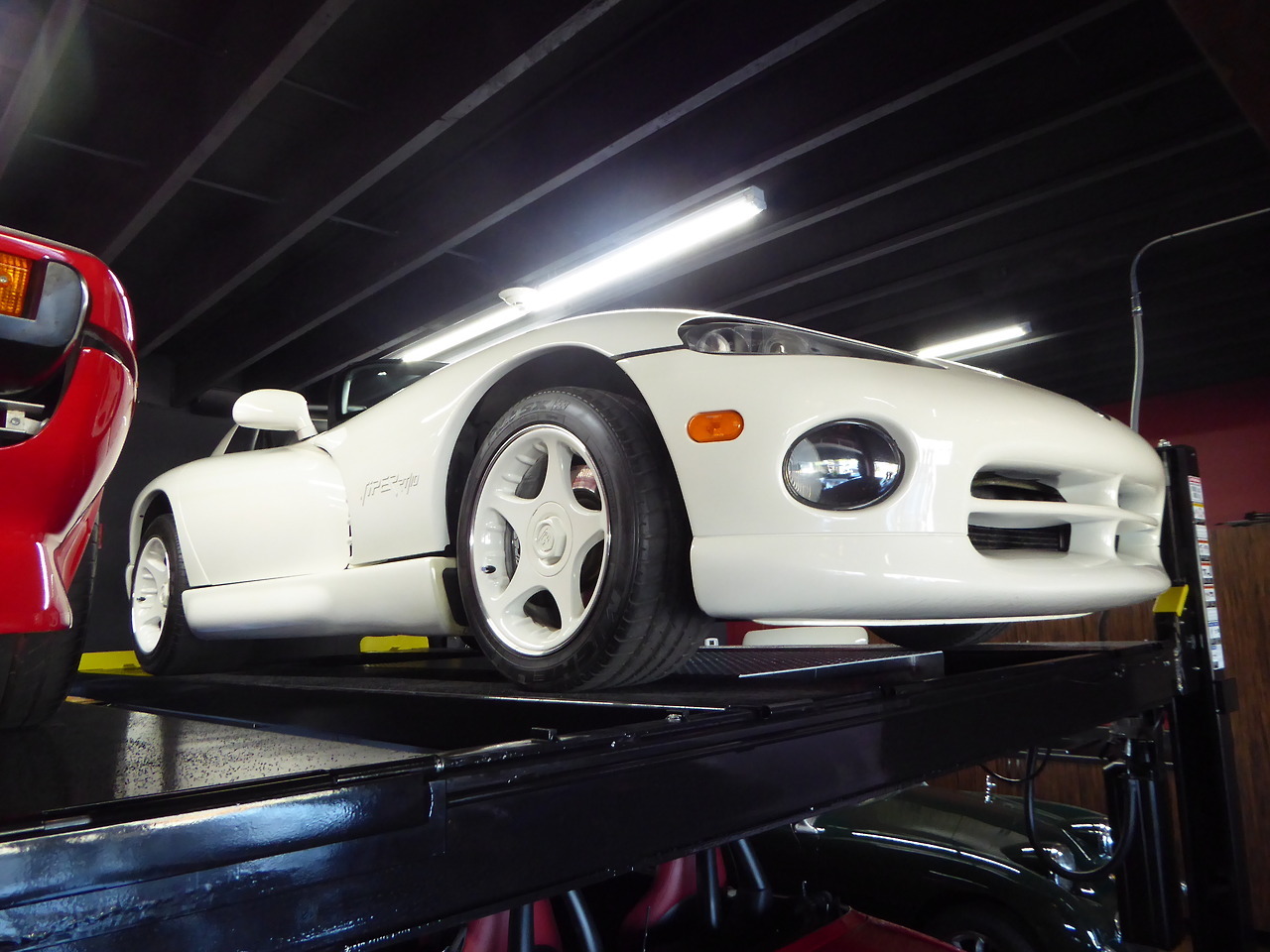 fromcruise-instoconcours:  First-gen Viper, a rude and crude supercar with no frills