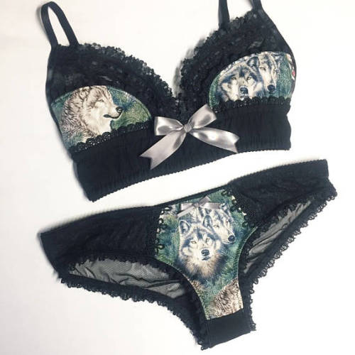 lovinghandmadelingerie:Purrfect Pineapples