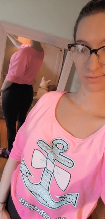 katiiie-lynn:Pardon the dirty mirror, but porn pictures