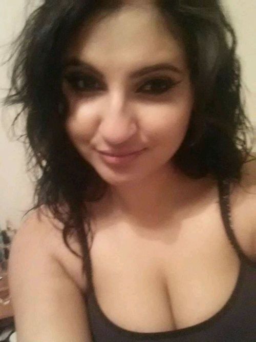 nudedesiart:  Beutiful indian girl showing porn pictures