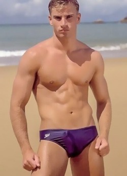 jockbrad:  All things sports gear … swimmers,