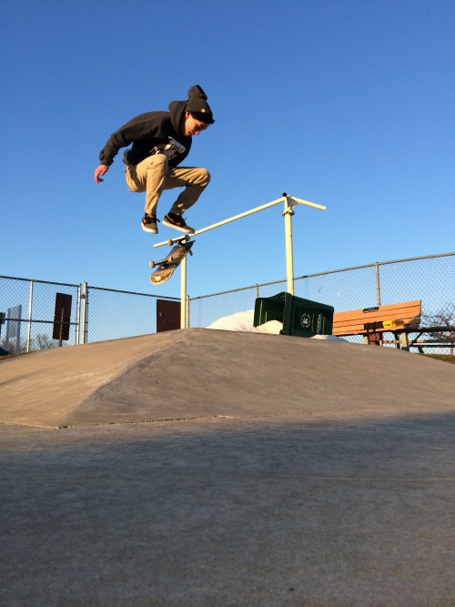 steady-chillin:  ya boi hit that frontside flip