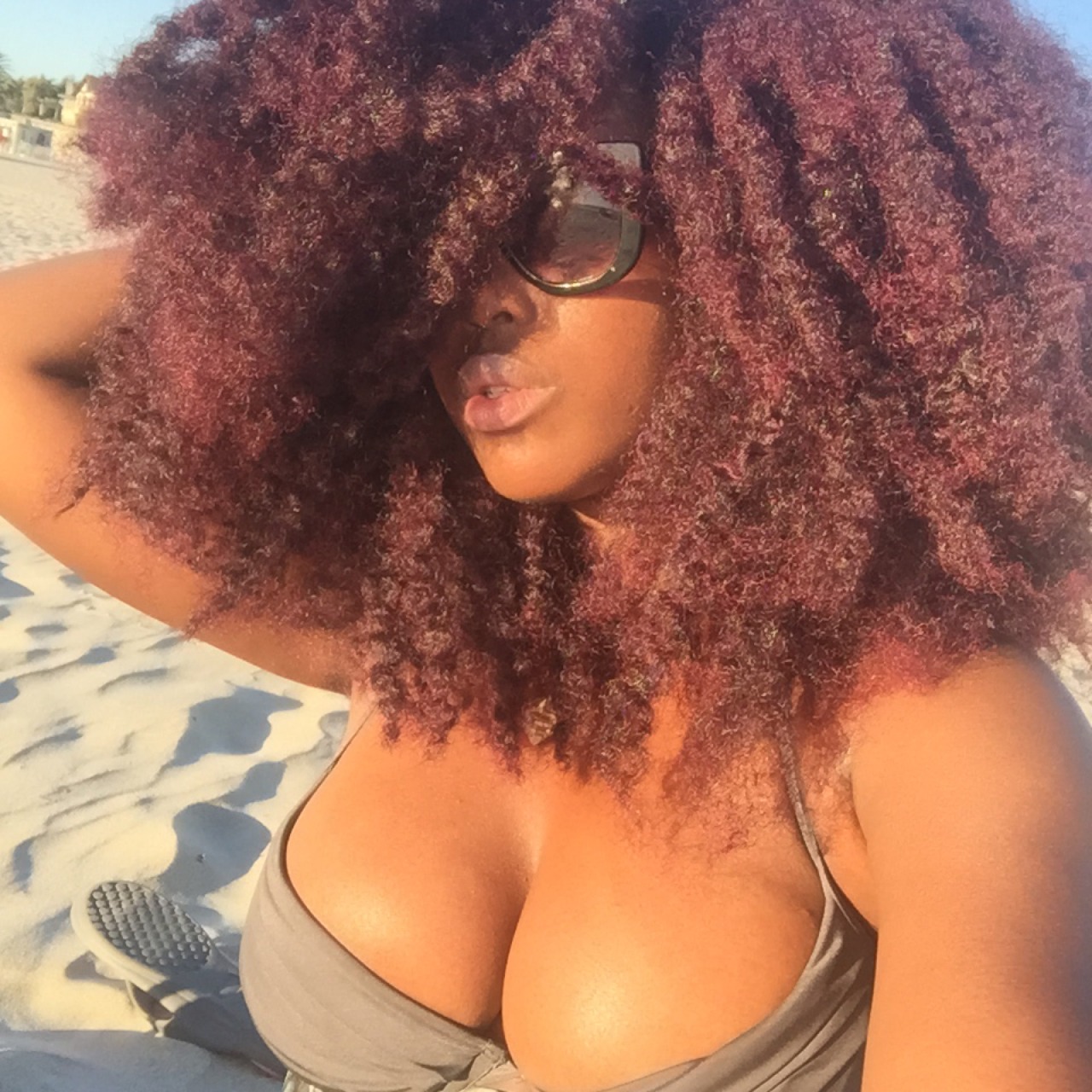 glamazontyomi:  Life is a beach. Best place to reflect