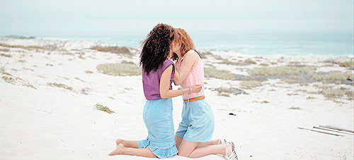 flowellch:‘Black Mirror: San Junipero’ Takes home the Emmy for Outstanding Television