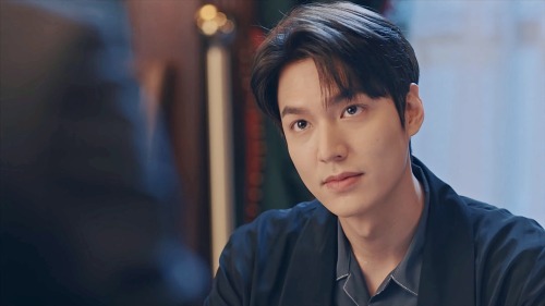 "Leave It Here. It's Mine." Lee Gon Picks The Hair Tie Jeong Tae Eul Left Behind. "So She Did Leave Something."