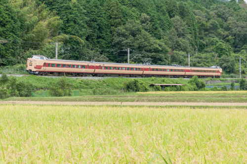 Limited express &ldquo;Kounotori&rdquo;.Between Kaibara and Tanikawa on Fukuchiyama Line.