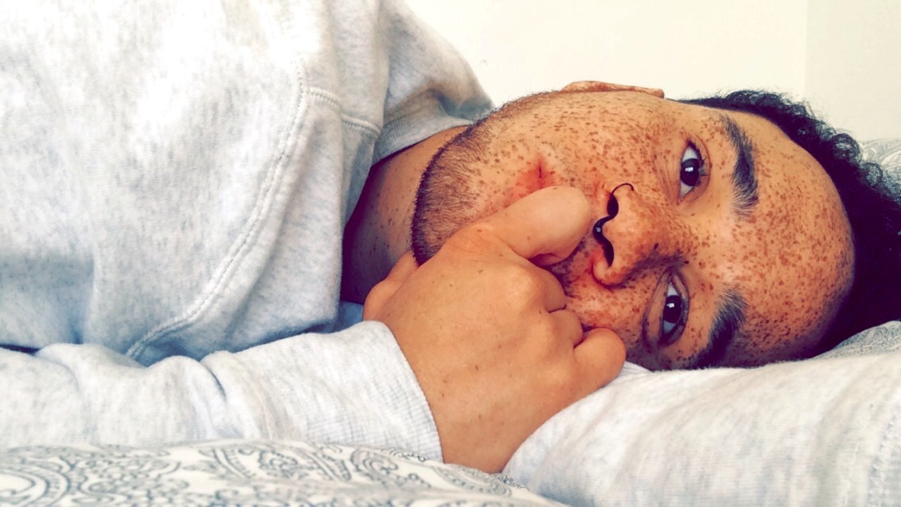 freckledlightskin:  🙇🏽