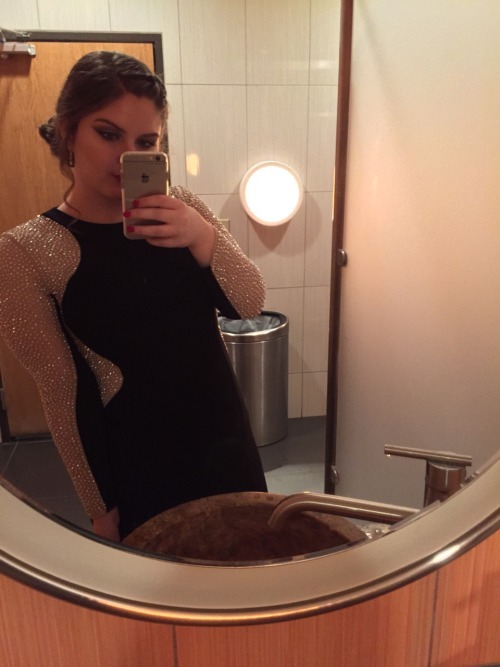 thechamberofsecrets: TOOK MYSELF TO PROM