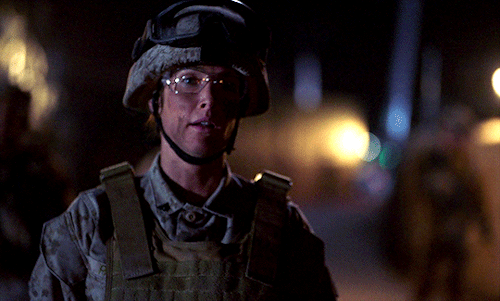 COBIE SMULDERS As Dex PariosStumptown | 1x16 All Quiet On The Dextern Front