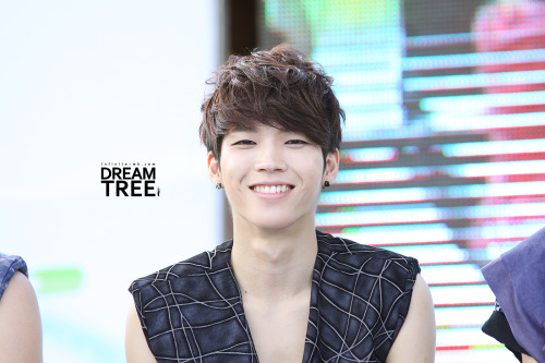 ifnt-woohyun:  ©Dream tree do not edit, crop or remove the logo 