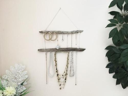 Driftwood Jewelry Organizer //ParadiseOfNature