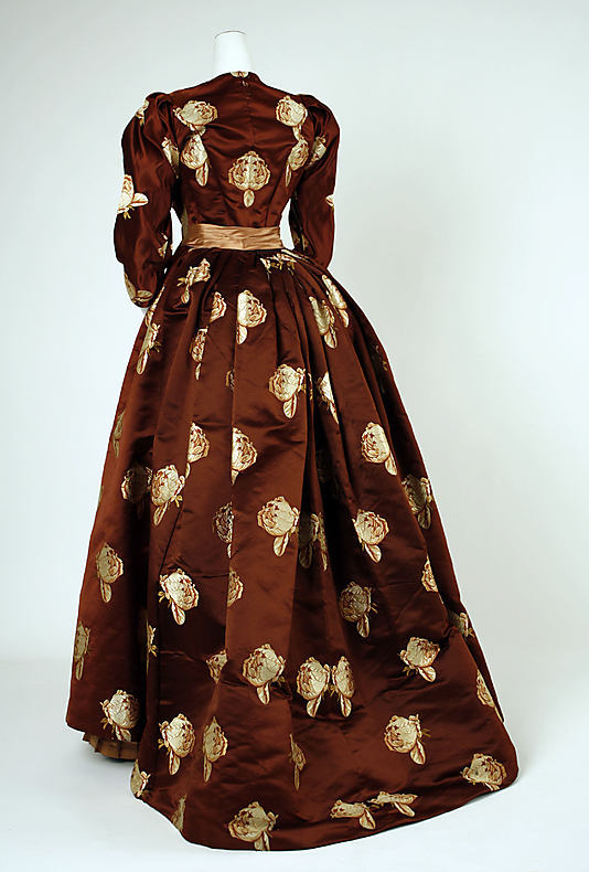 ephemeral-elegance:  Dinner Dress, 1883 Attributed to House of Worth via The Met