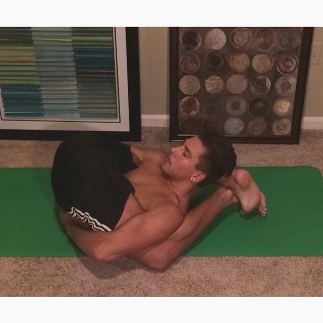 yogadudes:  (via Kyle @yung_yogi Yogi’s sleep pose…Instagram photo | Websta)